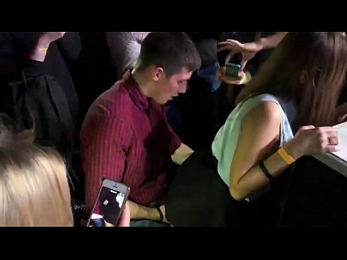 ❤️ Справжній секс в російському нічному клубі. 18-річну російську дівчину в анус і піхву трахкали в нічному клубі ❤️❌ Порно у нас uk.pornoxlxx.ru ☑